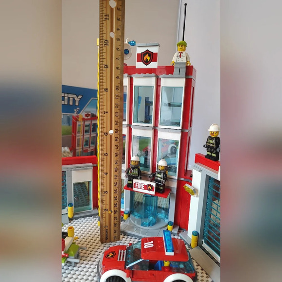 Lego City 60110 Fire Station Building Toy Set - Picture 3 of 8